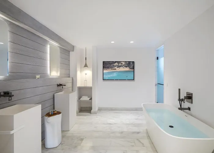 Mykonos Riviera & Spa, A Member Of Small Luxury Of The World Tourlos